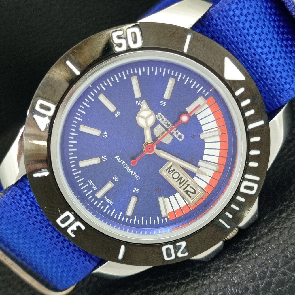 Vintage 1972 Seiko Diver Automatic Mens Silver Watch WDaydate  Blue Accents